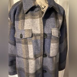 NWOT Ladies Shacket. Beautiful blue / gray buffalo plaid